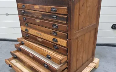 Pultschrank Lebensspuren –&nbsp;leer